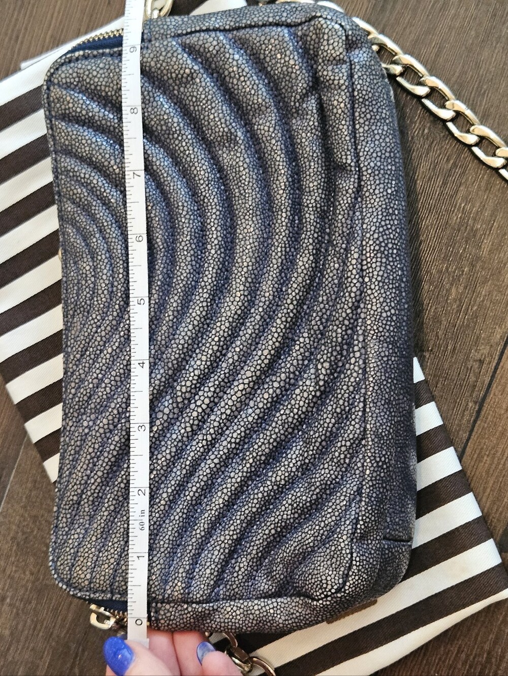 Henri Bendel Blue Stingray Embossed Leather Double Zip Chain 2-Way Bag + Dusty - Picture 10 of 15